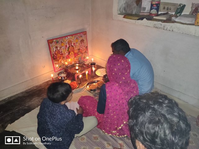 godess laxmi pooja on diwali evening