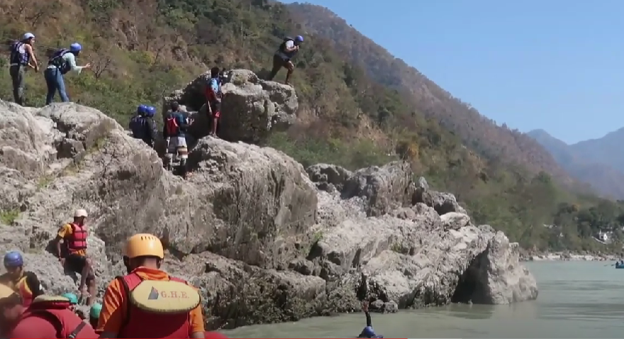 cliff jumping in rishikesh