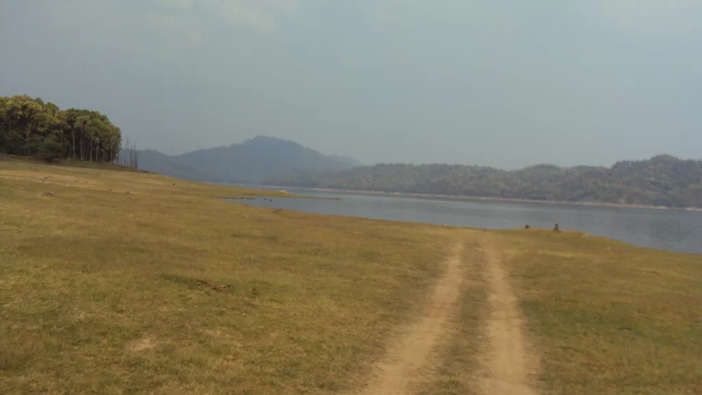 one can see kalagarh dam reservoir water inside jim corbett national park